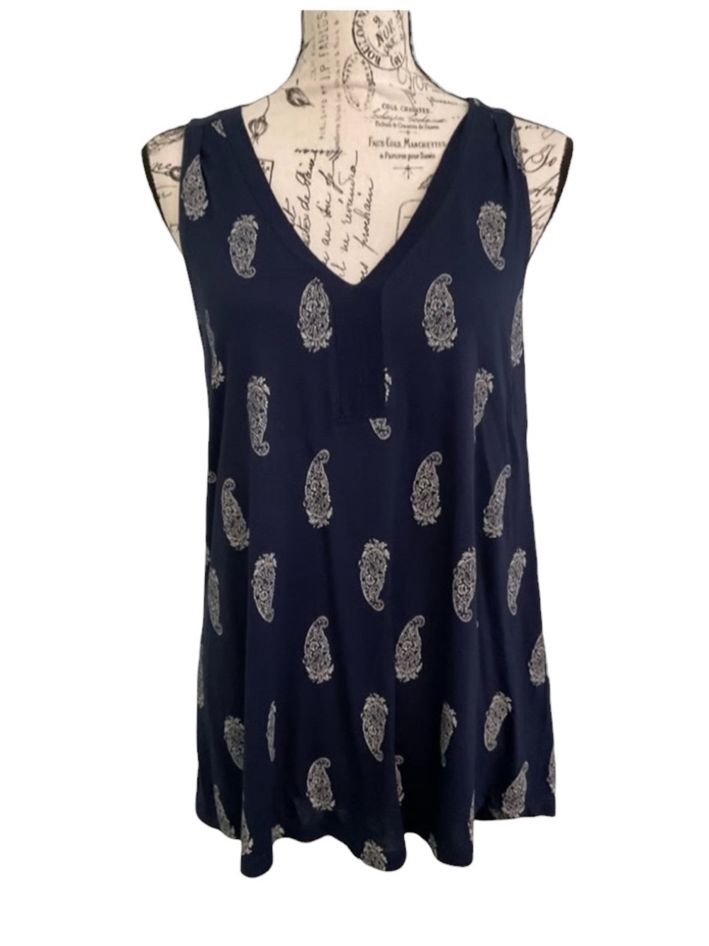 FREE WITH ANY PURCHASE => Value Old Navy Women’s Navy Pattern Sleeveless Blouse